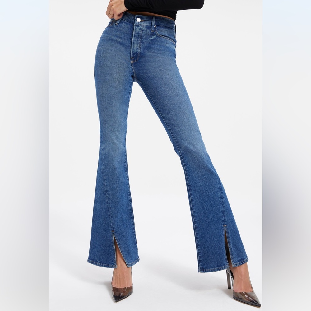 Never worn - Good American - Good Legs Flare Jeans